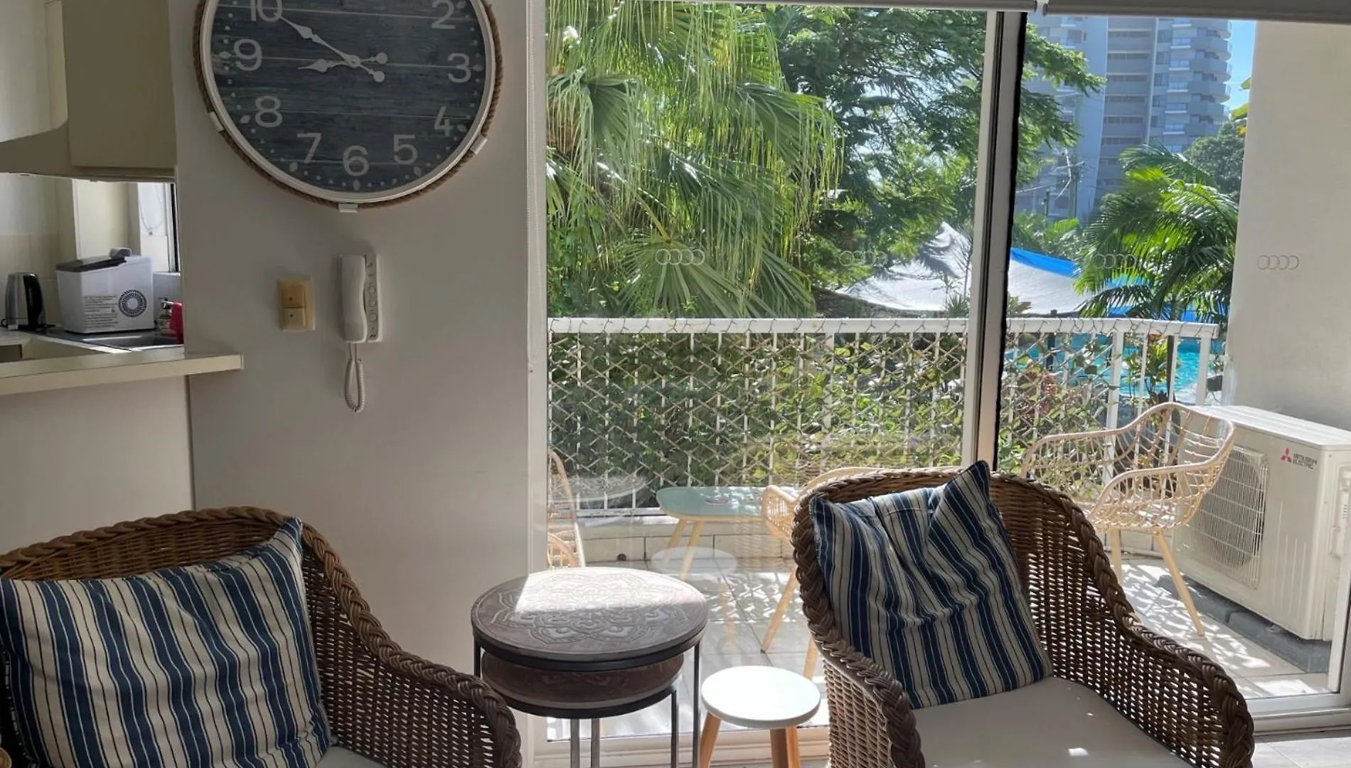 Cosy Central Burleigh Getaway Gold Coast 0*,  Australia
